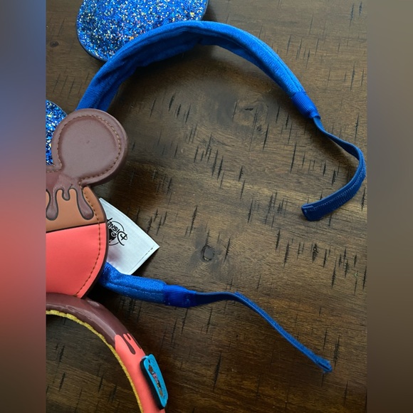 •DISNEY BUNDLE- 5 ITEMS• - Picture 12 of 13